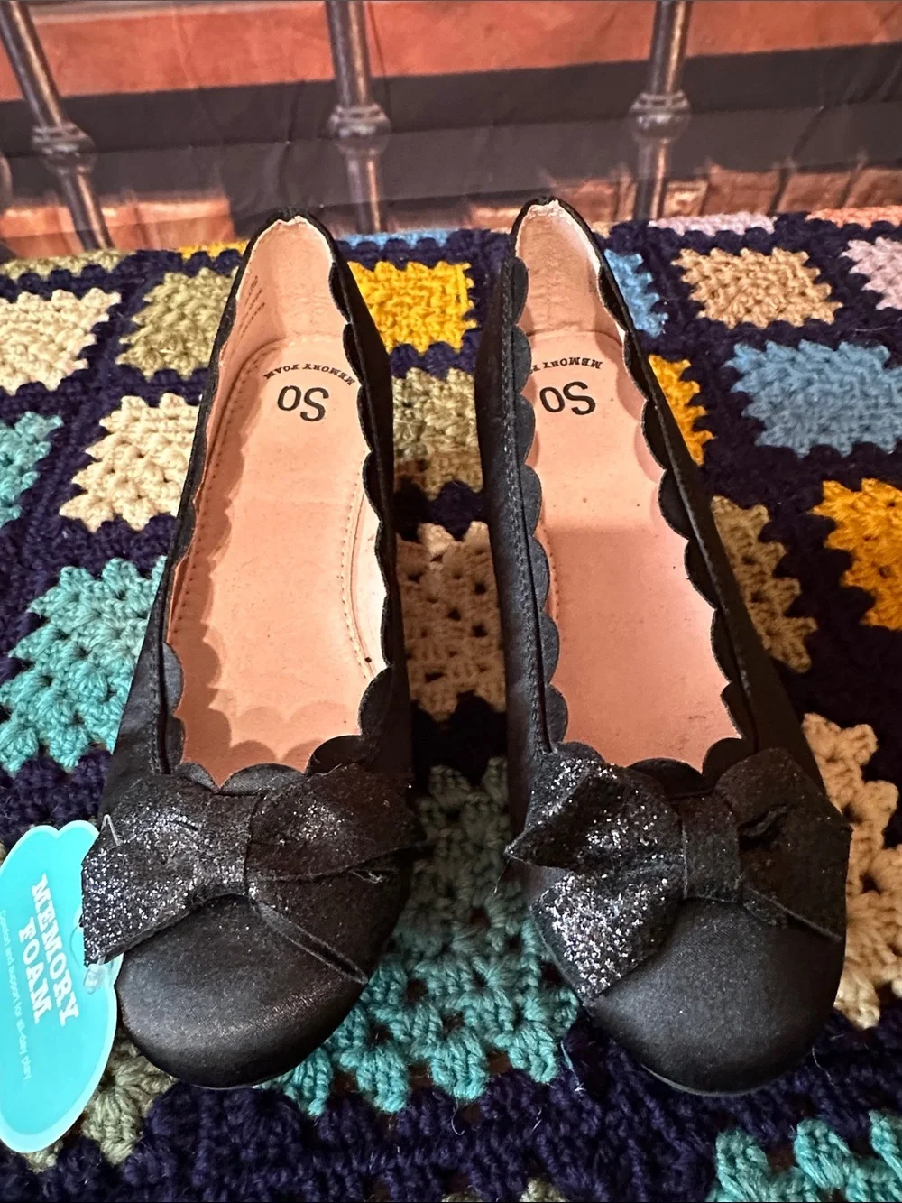 SO Girls Black Satin Glitter Bow Memory Foam Wedge Dress Shoes Size 2 NWT